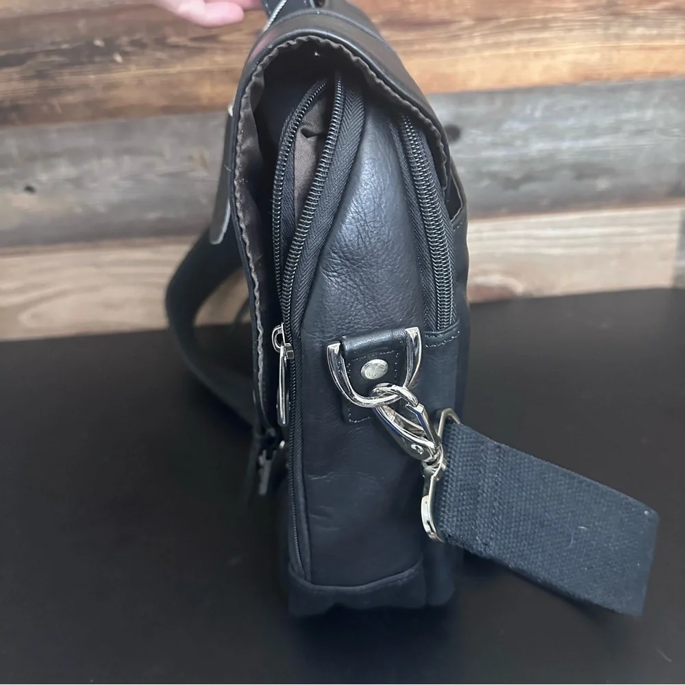 Samsonite Black Leather Flapover Business Case Double‎ Gusset Fits 15.6 Laptop